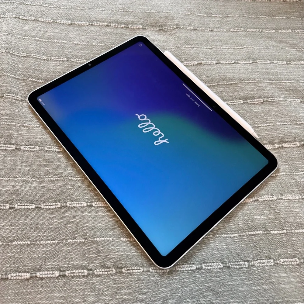 Apple iPad Air (5th Generation) Starlight
